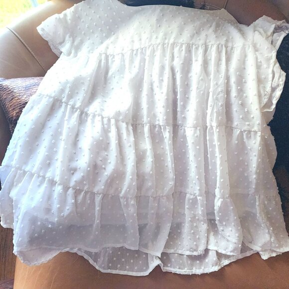 Soft Flowy Classic Swiss-dot Tiered Flutter Sleeve Top in Summer White Sz. XL - Picture 2 of 9